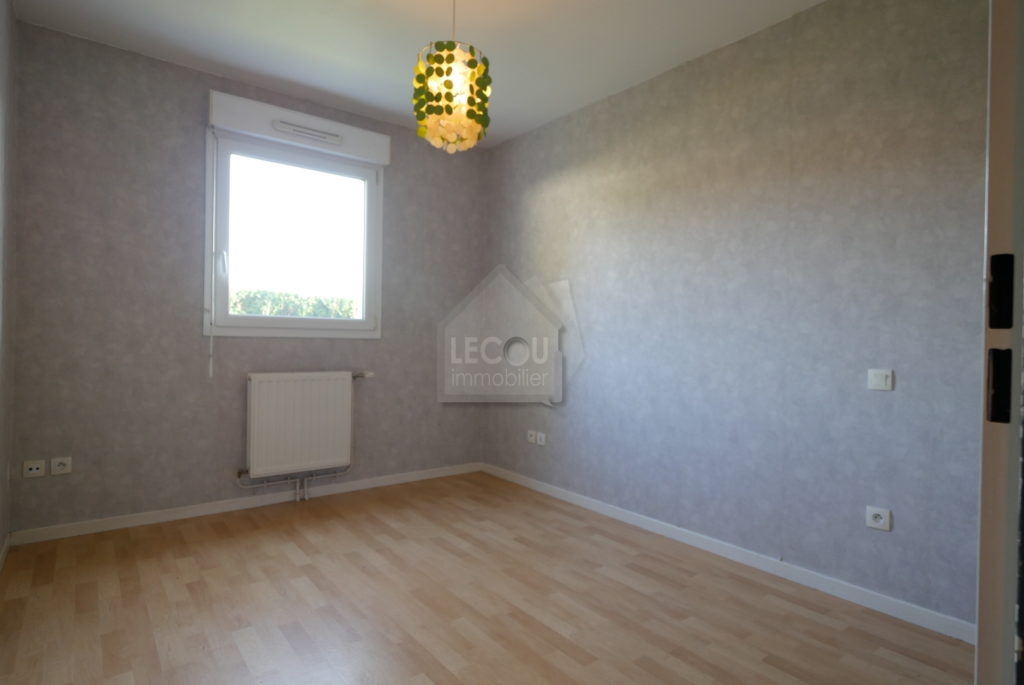 chambre appartement 3 pieces mericourt 62680 P1090140