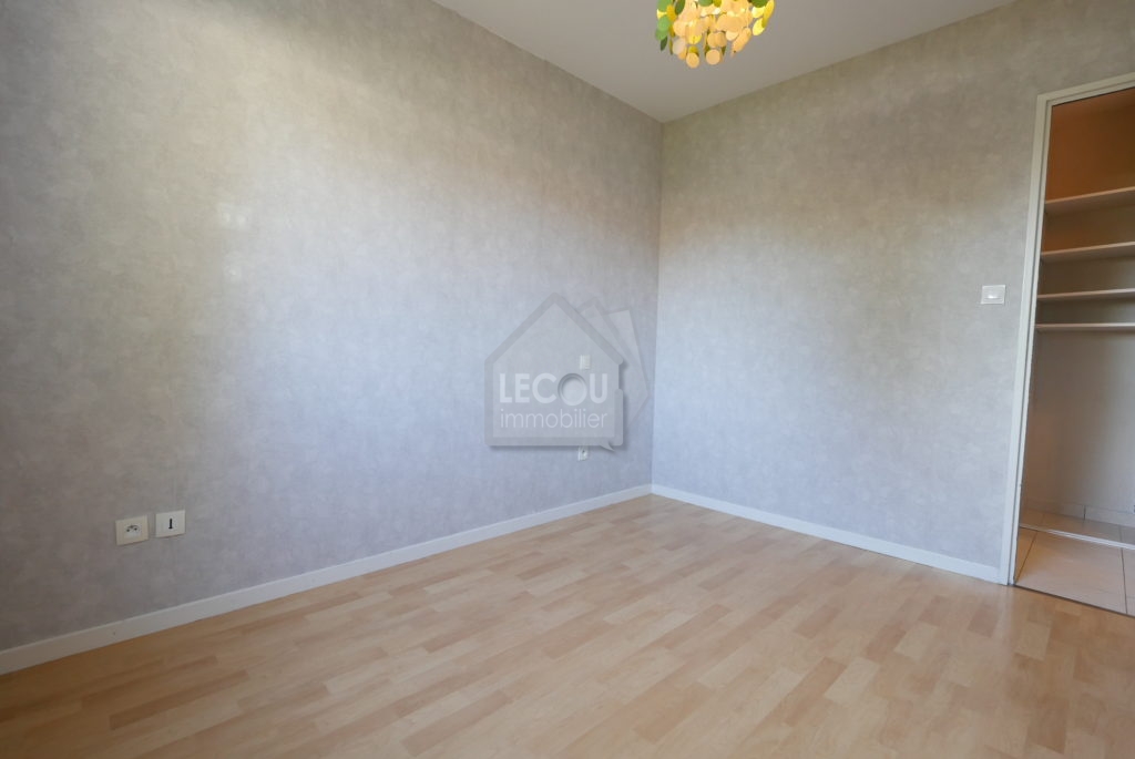 chambre appartement 3 pieces mericourt 62680 P1090144